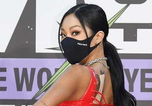 마스크 뚫고 나오는 포스의 스타들 이미지